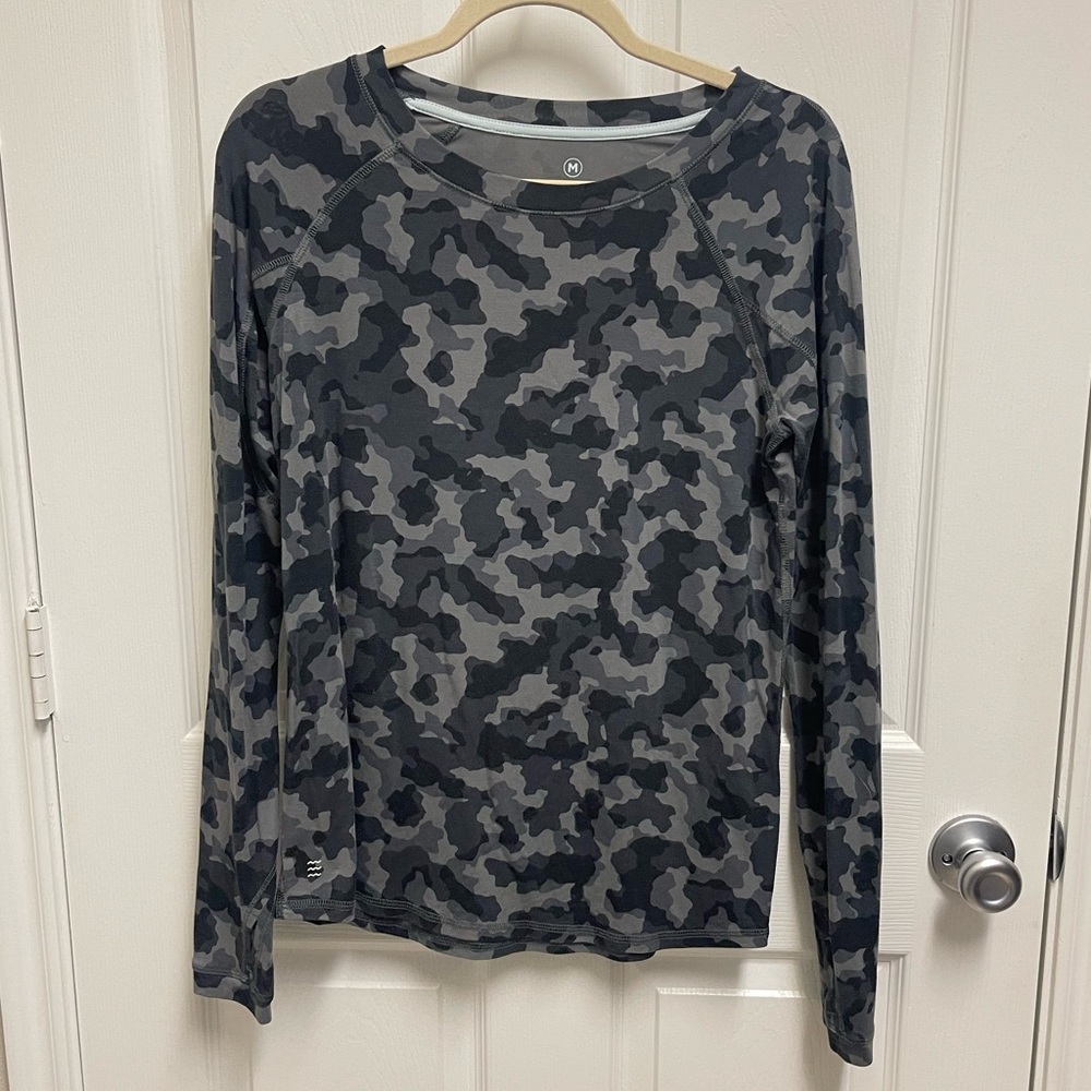 Free Fly Apparel Black and Grey Camo Longsleeve Top - Picture 1 of 9